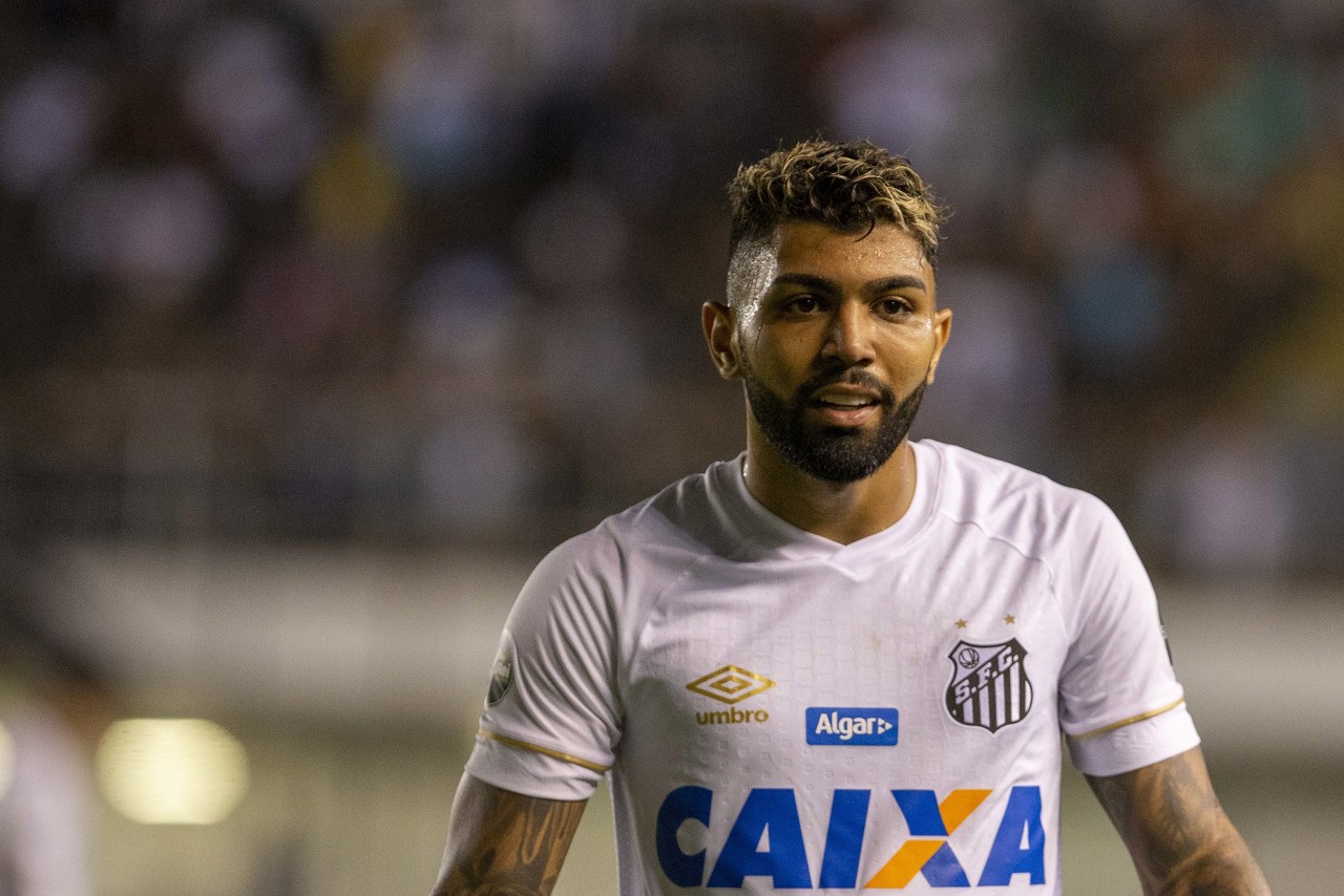 卡斯卡里诺：范德芬在热刺最需要他时状态不佳，他要向范戴克学习